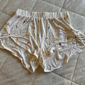 Old Navy High-Waisted Sunday Sleep Ultra-Soft Dolphin-Hem Shorts in Peace Signs